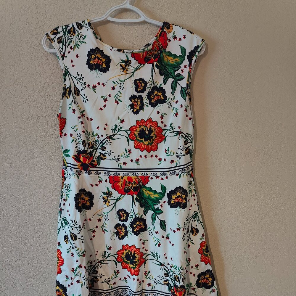 New York & Company, Medium, White With Flower Print